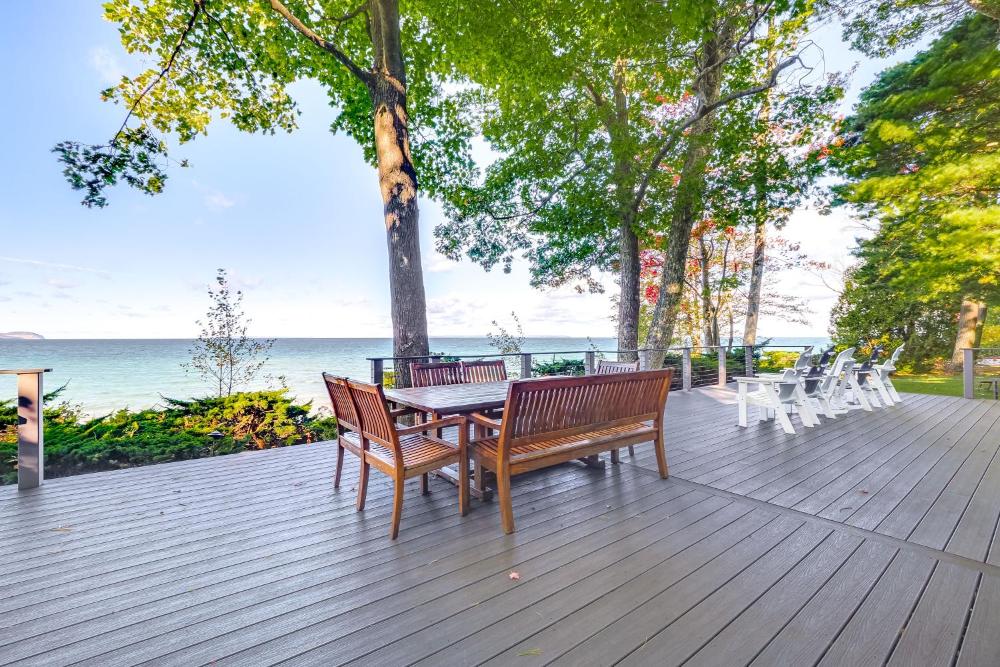 Unwind Fireside, Walk to Water! Lake Michigan Home